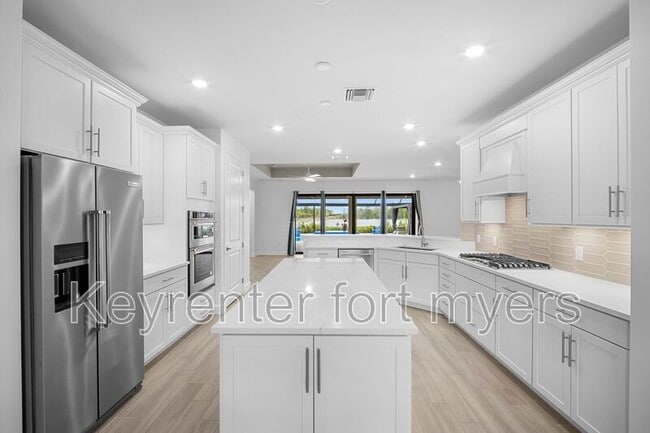 Building Photo - 19001 Aqua Shore Dr