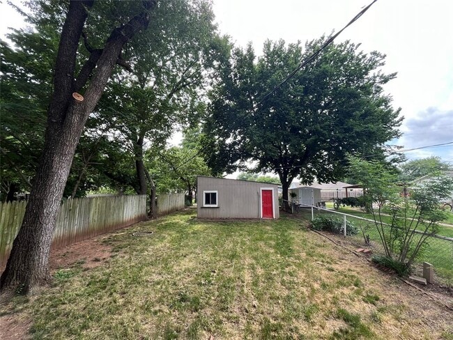 Building Photo - 312 N 6th St