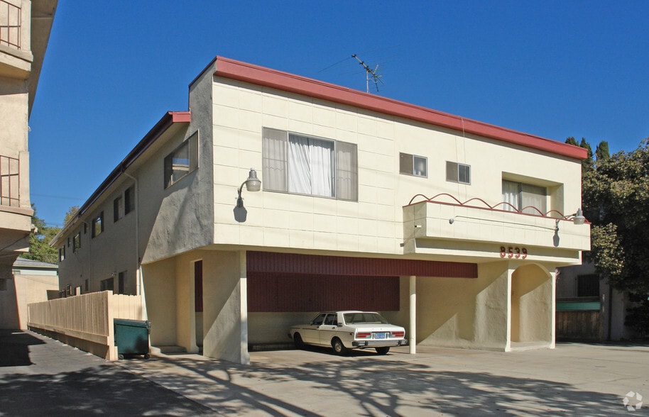 Building Photo - 8539 Saturn St