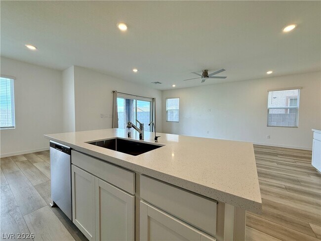 Building Photo - 4414 Peressini St