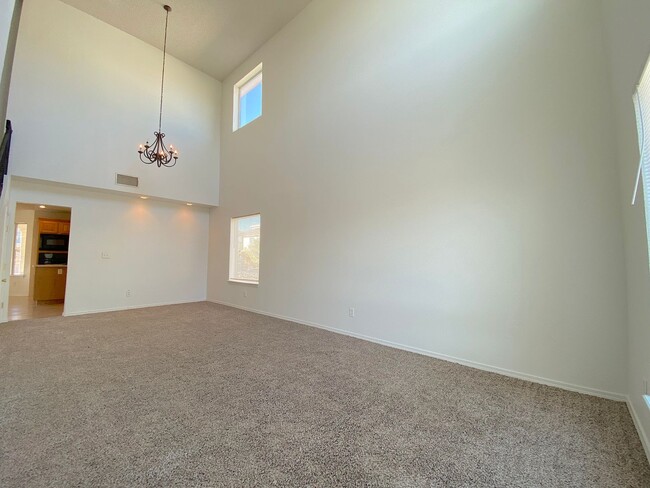 Building Photo - East El Paso 5Bed/3Bath Refrig A/C!