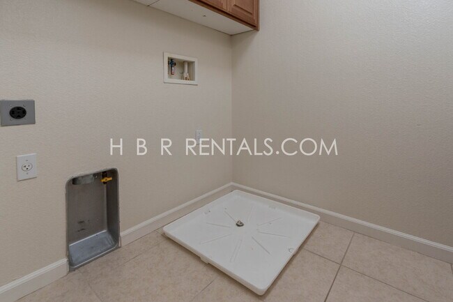 Building Photo - 521 S Altura Ct