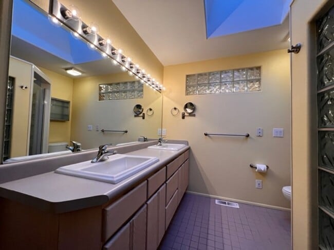 Building Photo - STUNNING VIEWS from this 3 bedroom, 2 bath home | Available February