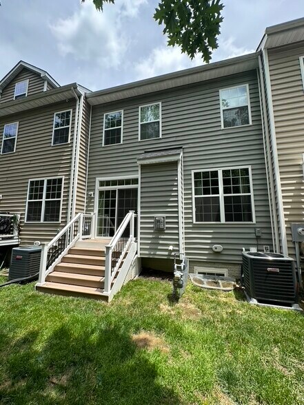 Building Photo - 1333 Gilmore St