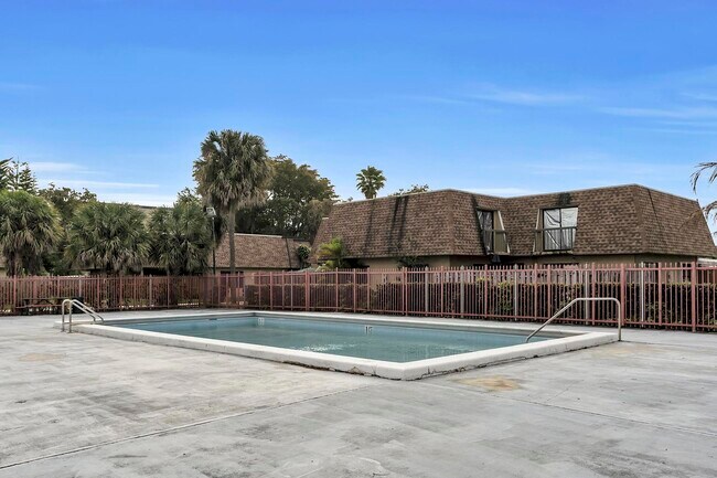 Building Photo - 6715 W 26th Dr