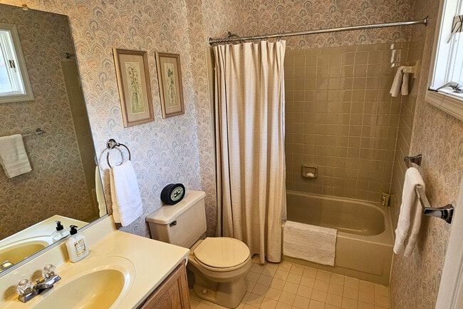 Building Photo - 908 Berwick Dr