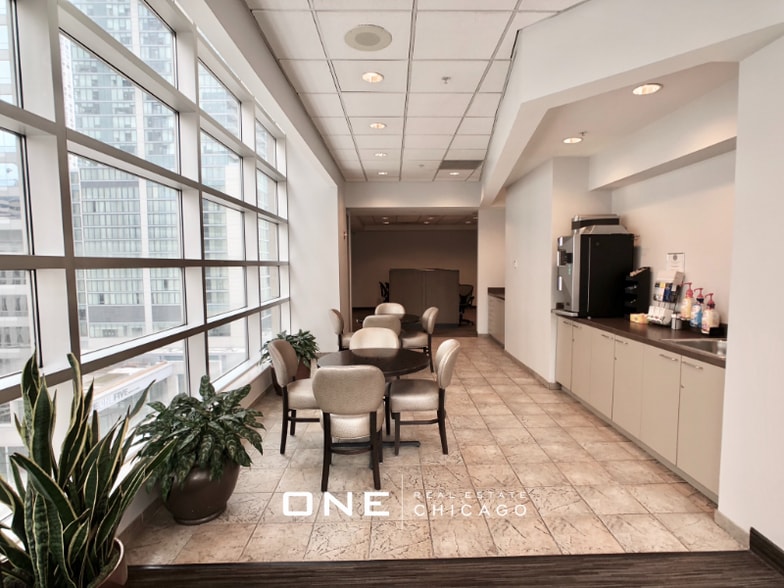 Building Photo - 525 N State St