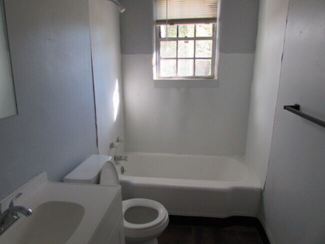 Building Photo - Downtown Sumter