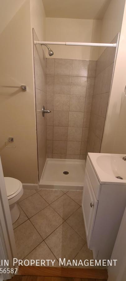 Building Photo - 413 N Hancock St