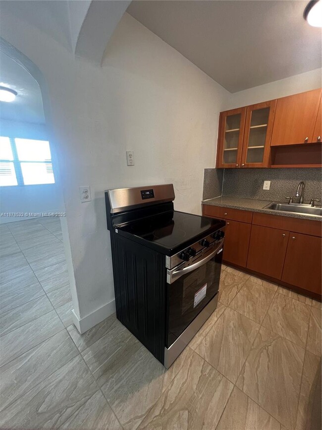 Building Photo - 11 Sidonia Ave