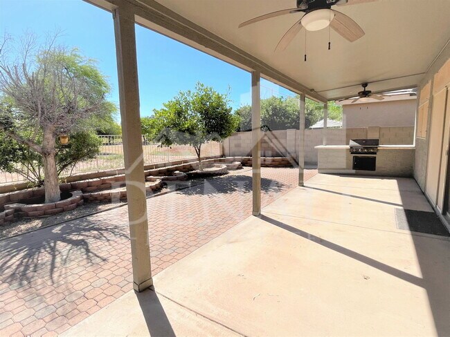 Building Photo - 1121 S Western Skies Dr