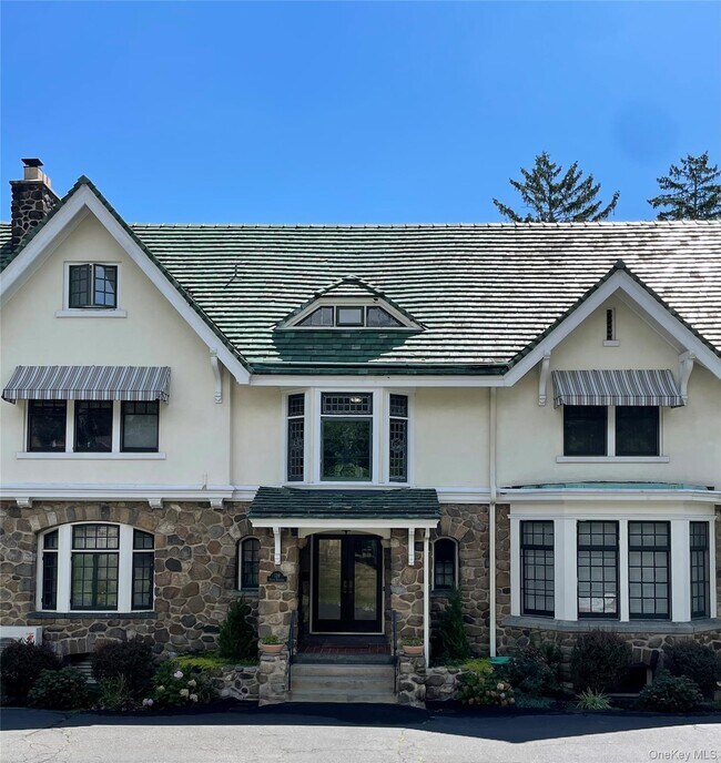 Building Photo - 139 S Broadway