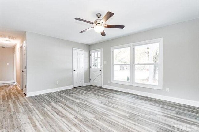 Building Photo - Gorgeous 3/1 Renovated single family home in SE Raleigh - Pet Friendly with Fenced-in Backyard!