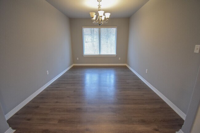 Building Photo - Nice 4 Bedroom Upscale Home In The Heart of Fayetteville!!