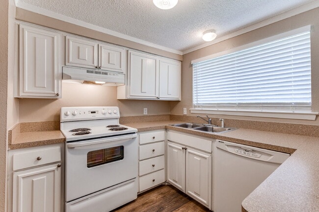 Building Photo - Modern 3-Bedroom Home with Vaulted Ceilings & Covered Patio