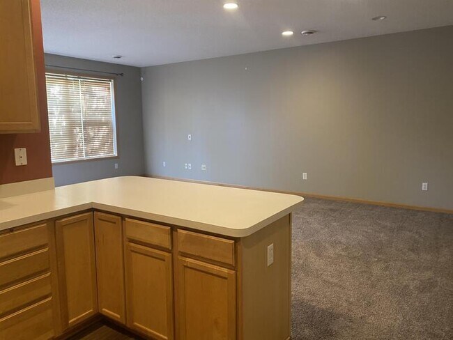 Building Photo - 6637 Lamplight Dr