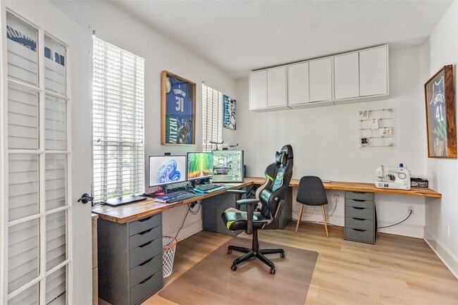 Building Photo - 5325 Cambridge Ct