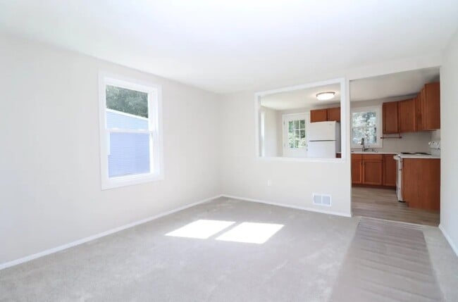 Building Photo - 31 Kennedy Dr