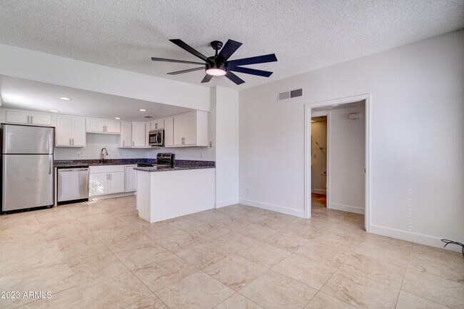 Building Photo - 1297 W 5th St