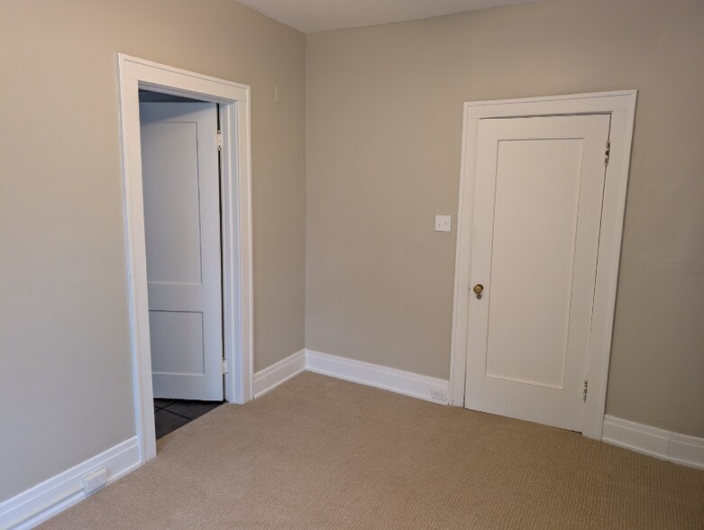 Building Photo - 69 Parkside Ave