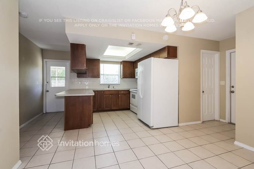 Building Photo - 3403 Cambridge Dr W