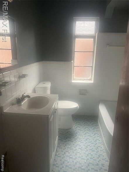 Building Photo - 15625 Bringard Dr