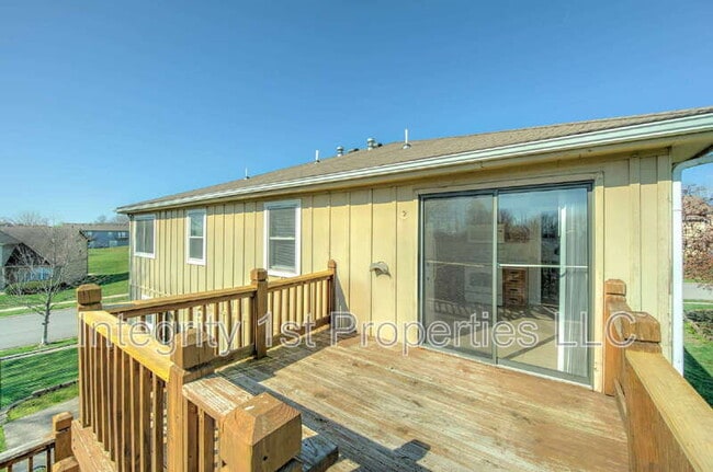 Building Photo - 8635 N Hull Ave