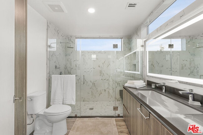 Building Photo - 4806 Sylmar Ave