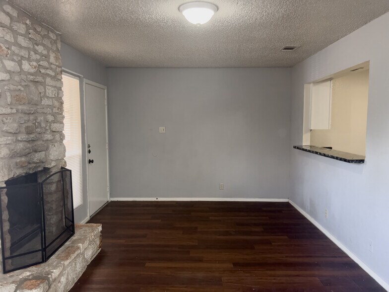 Building Photo - 901 Taulbee Ln
