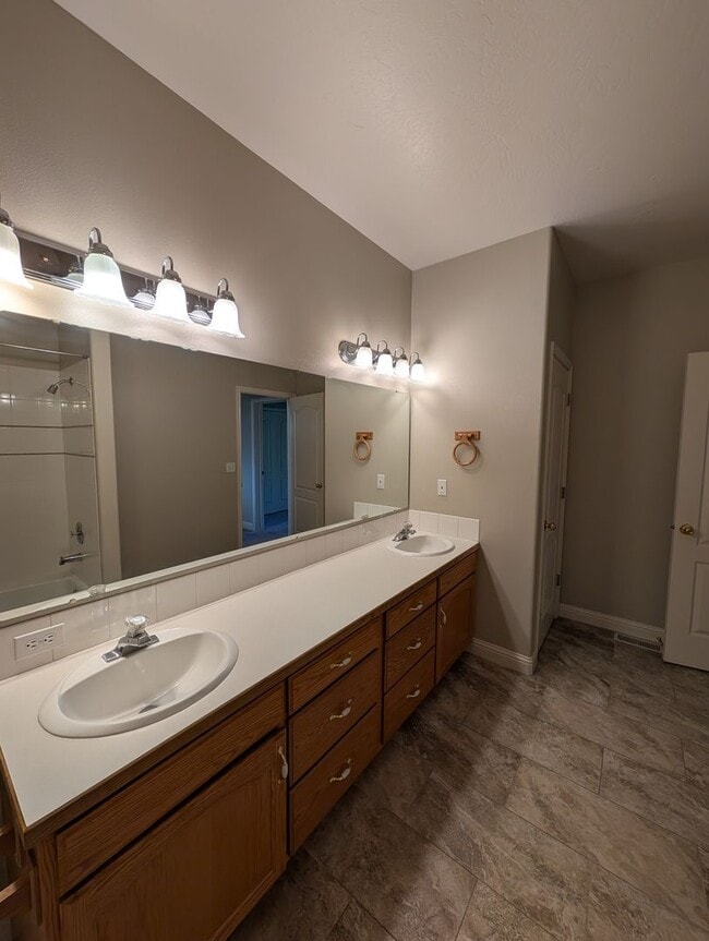 Building Photo - 1366 Delphic Way