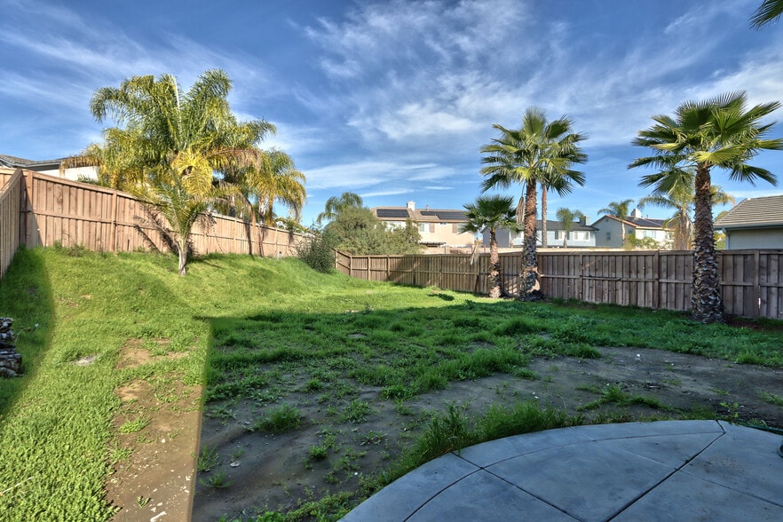 Building Photo - 36329 Capri Dr