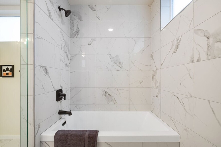 Building Photo - 8038 Mary Ave NW