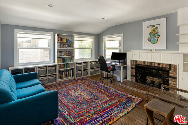Building Photo - 2675 Greenfield Ave