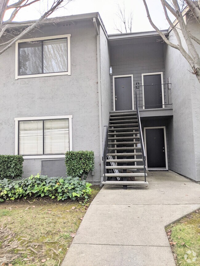Building Photo - 900 Cambridge Dr