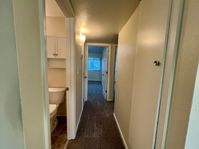 Building Photo - Renovated 2-bedroom, 1-bath Unit