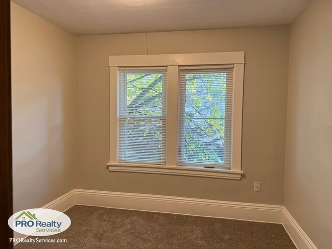 Building Photo - Updated 3 Bedroom House in Minneapolis