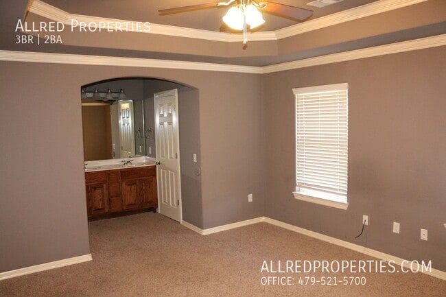 Building Photo - Fall Into Your New Home! 3 Bed, 2 Bath in ...