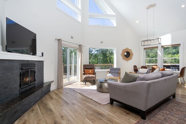 Building Photo - Candler Rental!