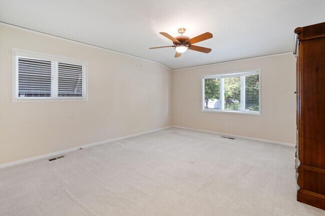 Building Photo - 3220 Fieldcrest Dr