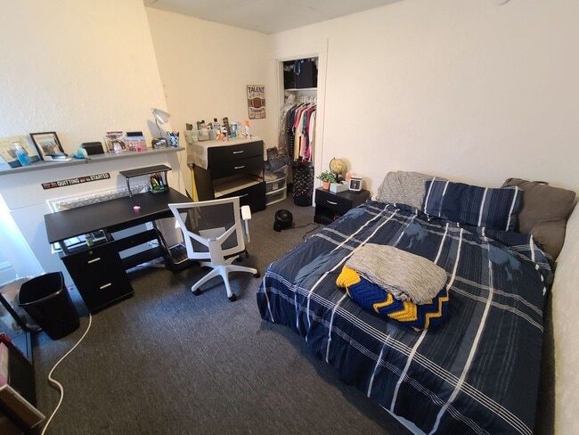 Building Photo - SPACIOUS 4 BEDROOM IN THE HEART OF OAKLAND - AVAILABLE FOR AUGUST