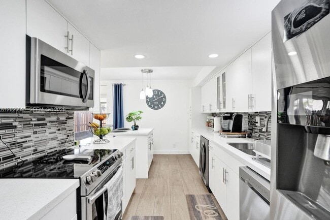Building Photo - 7355 SW 26th Ct