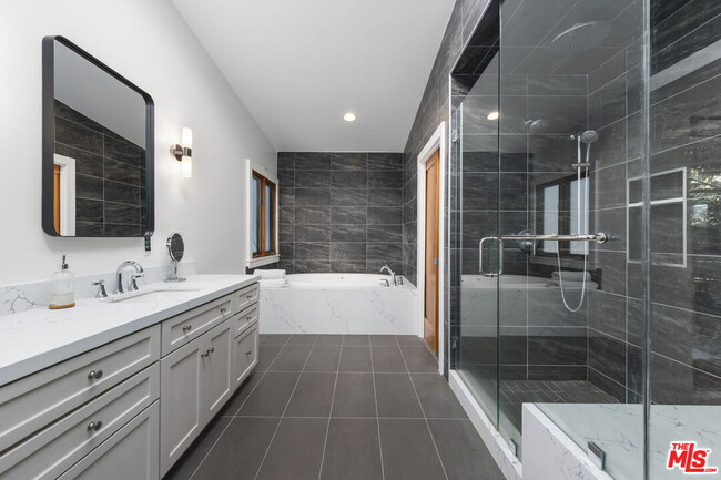 Building Photo - 2601 Nichols Canyon Rd