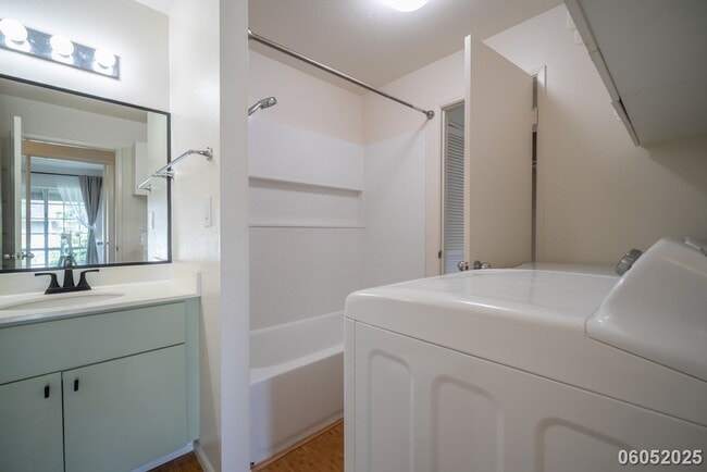 Building Photo - $2700 / 2 BED / 1 BATH IN WAIPIO