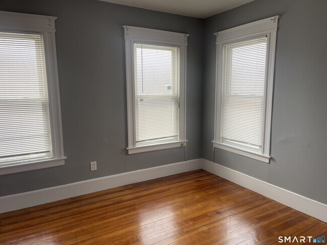 Building Photo - 692 Enfield St