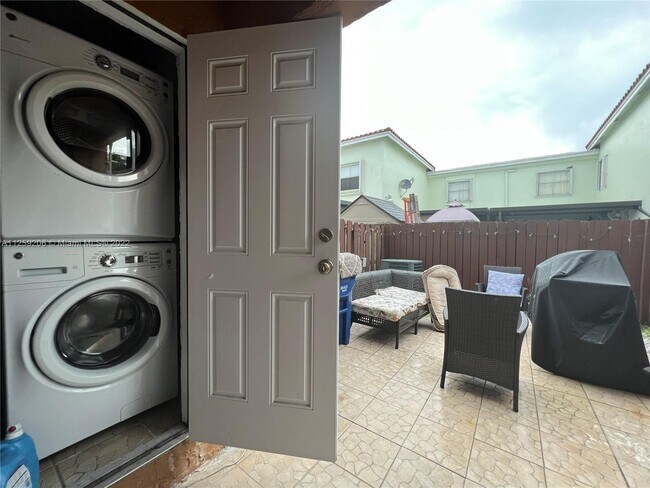 Building Photo - 1187 NW 124th Ave