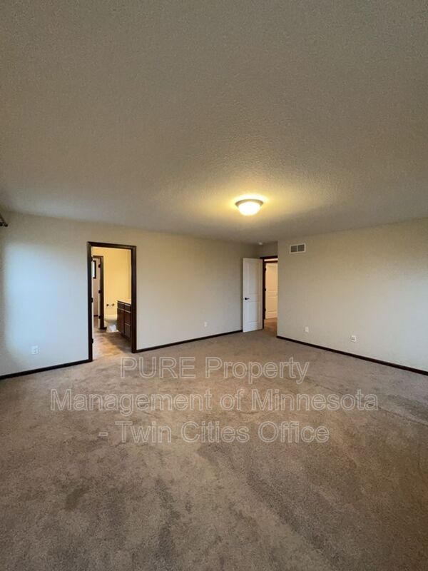 Building Photo - 1704 Basswood Ct