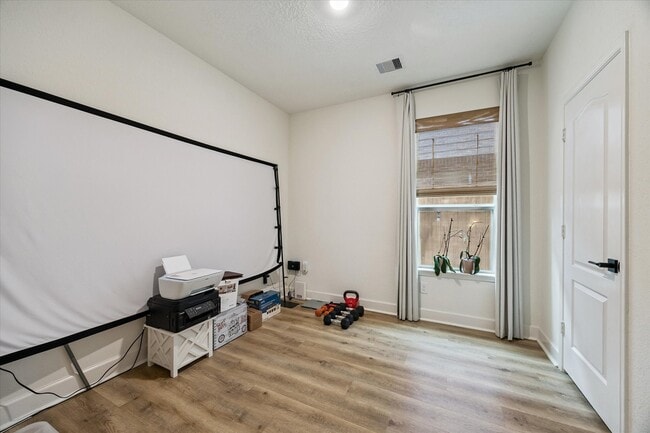 Building Photo - 25227 Sierra Mnr Ct