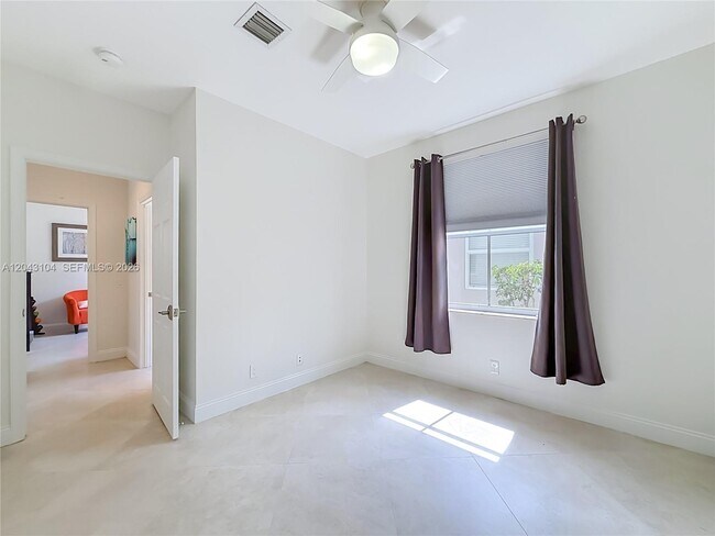 Building Photo - 1556 Winterberry Ln