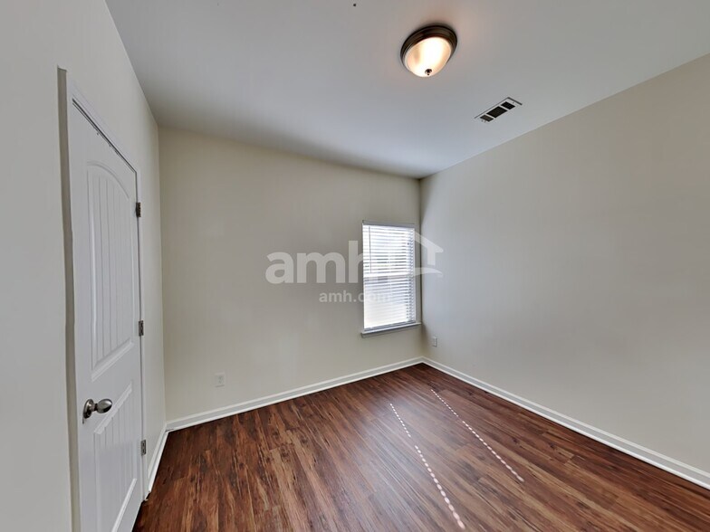 Building Photo - 3389 Gardenside Walk SW