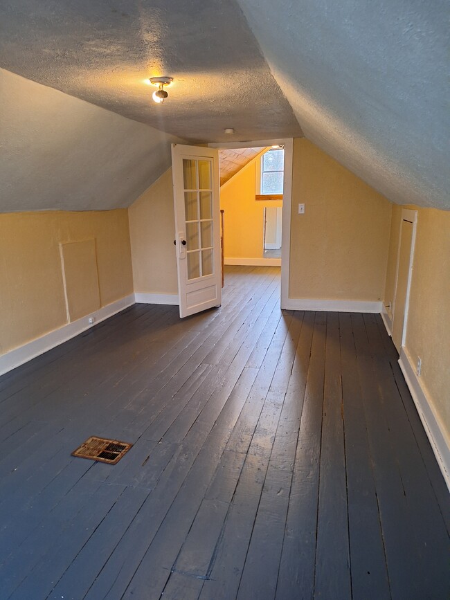 Bedroom upstairs - 1423 Oakwood Ave